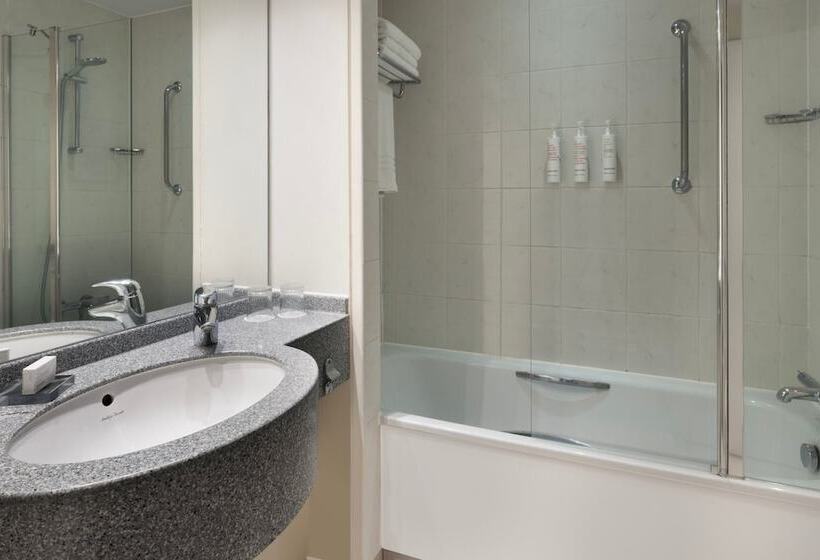 Номер Deluxe, Delta Hotels By Marriott Waltham Abbey