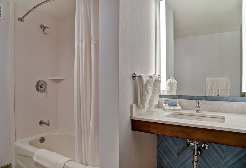 带2个双人床的标准工作室, Hilton Garden Inn Kansas City