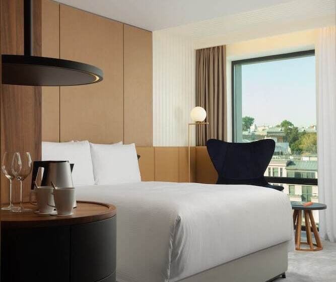 Номер Executive, Mövenpick Moscow Taganskaya