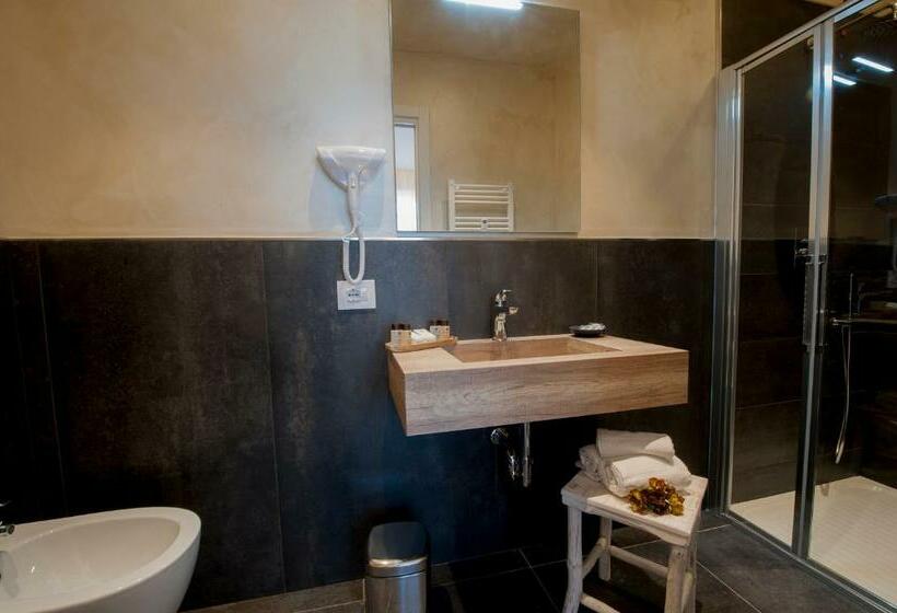 Номер Стандарт с Балконом, Brichett Deluxe Rooms