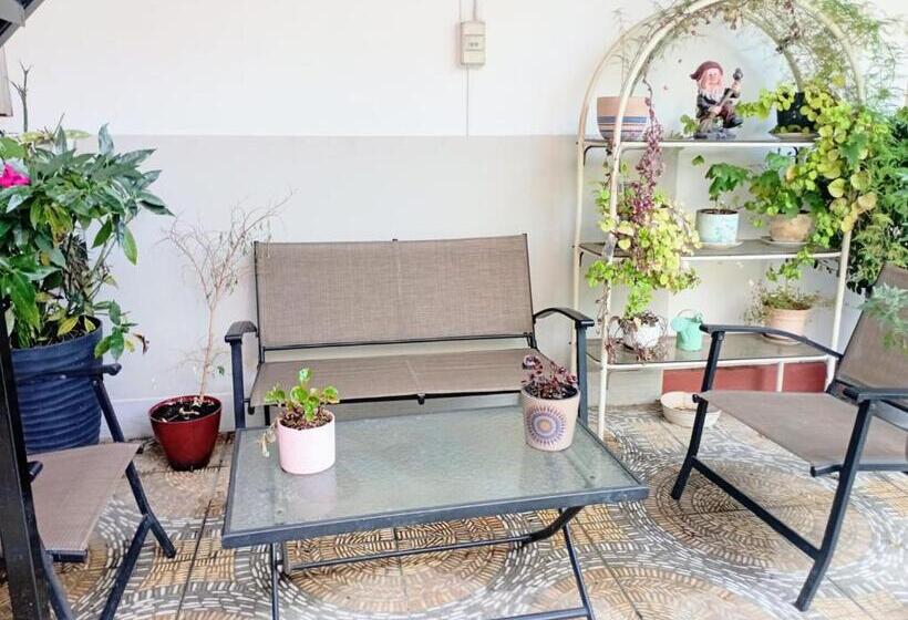 标准三人间, Hostal Alcala