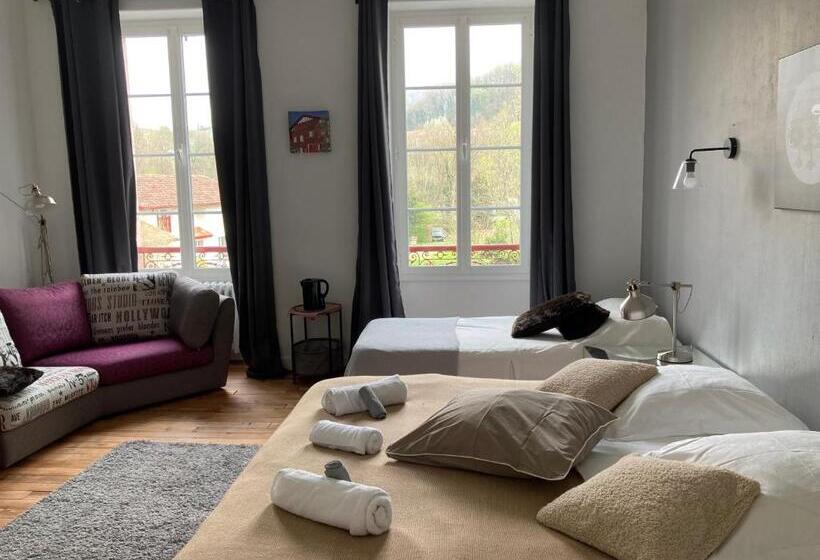 Трехместный Номер Стандарт Вид на Сад, Maison Graciateguy