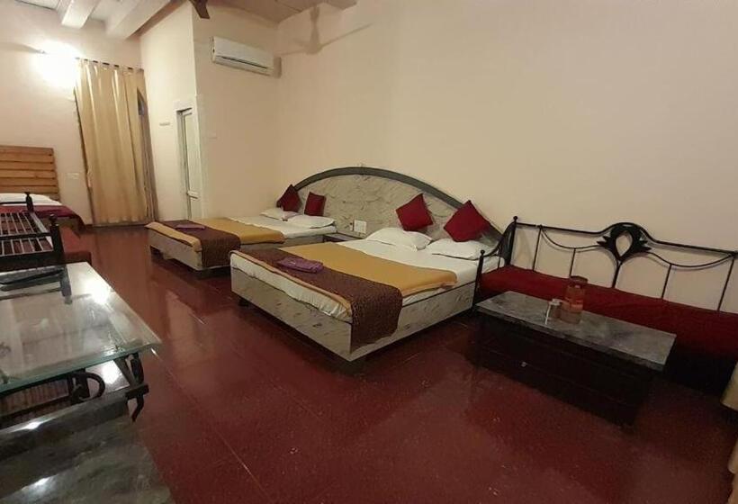 Семейный Номер, The Wayside Inn