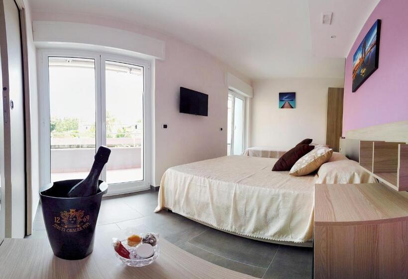 Standard Triple Room with Terrace, Bellavista Formia