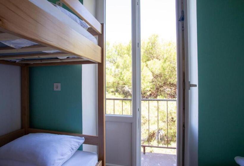 اتاق استاندارد سه تخته با سرویس بهداشتی مشترک, Hostel Trobenta In Oblak