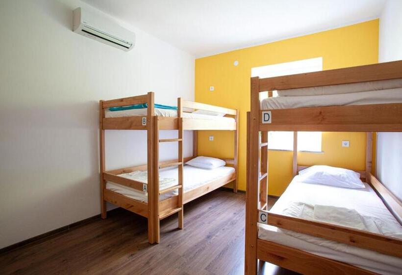 اتاق استاندارد چهارنفره با سرویس بهداشتی مشترک, Hostel Trobenta In Oblak