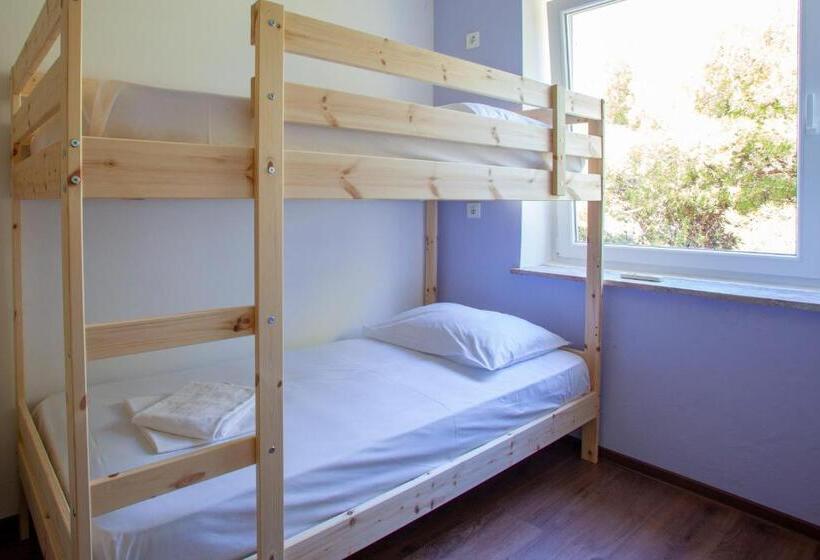 اتاق خانوادگی با سرویس بهداشتی مشترک, Hostel Trobenta In Oblak