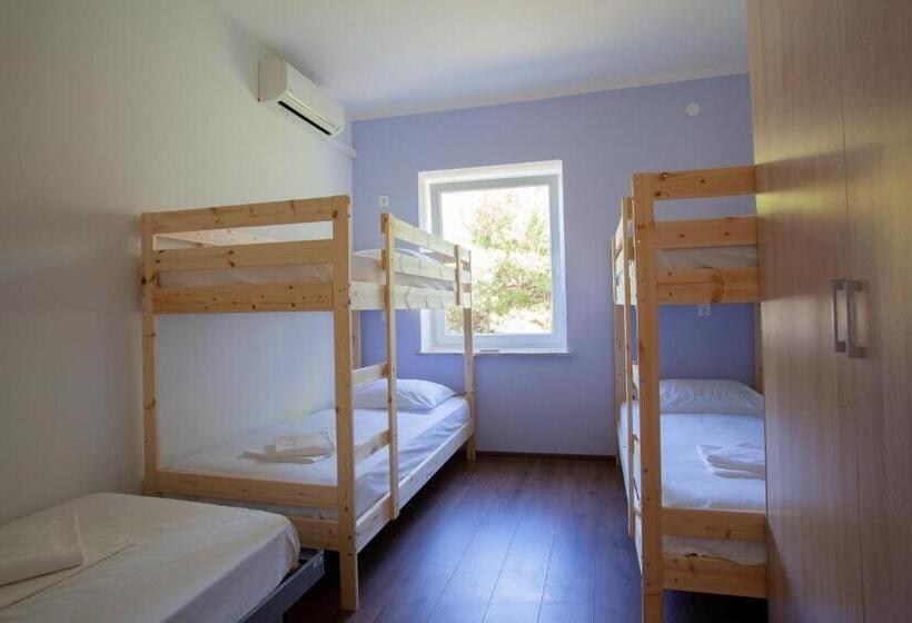 اتاق خانوادگی با سرویس بهداشتی مشترک, Hostel Trobenta In Oblak