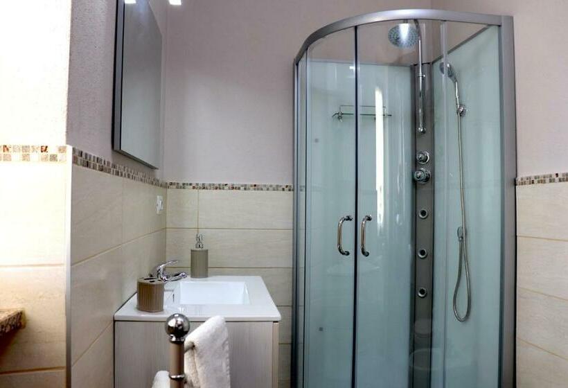 Cameră Economică, 13 Garden Rooms