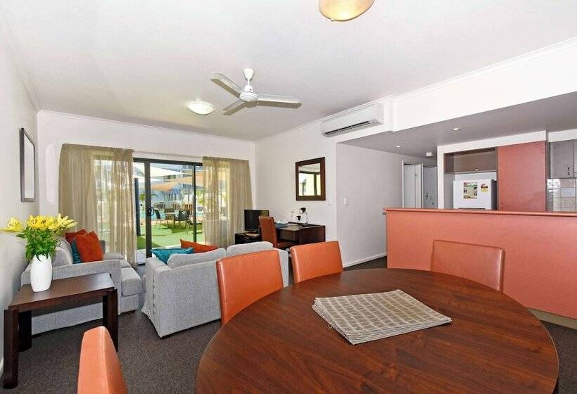 2 베드룸 이그제큐티브 아파트, Metro Advance Apartments &