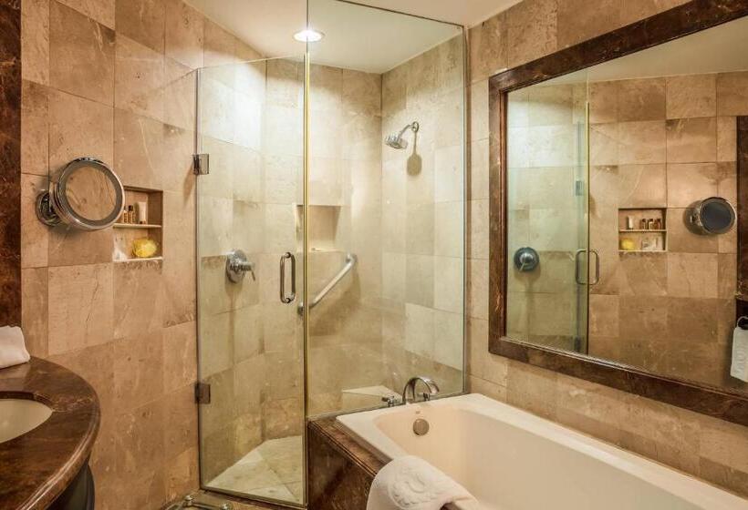Standard Room King Size Bed, Sheraton Chihuahua Soberano
