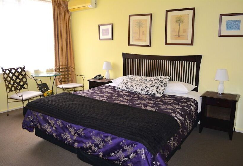 스탠다드 스튜디오, Knightsbridge Apartments