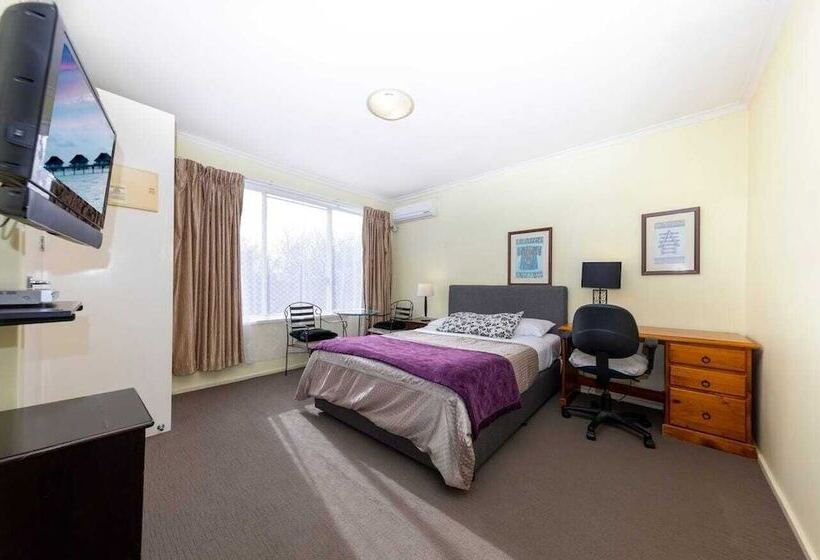 스탠다드 스튜디오, Knightsbridge Apartments