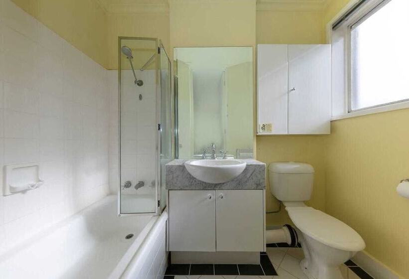 스탠다드 스튜디오, Knightsbridge Apartments