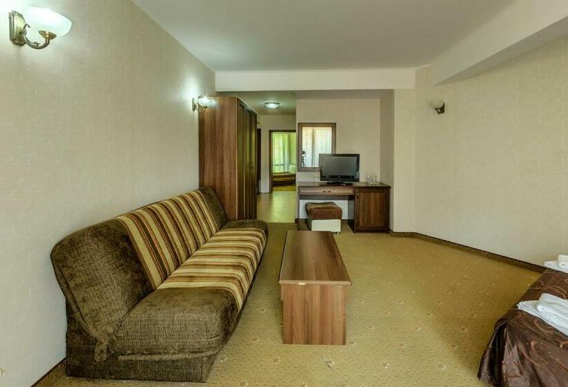 Люкс с Балконом, хотел магнолия, Hotel Magnoliya