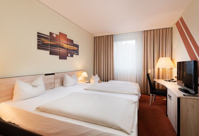 Семейный Номер, Novina Hotel Südwestpark