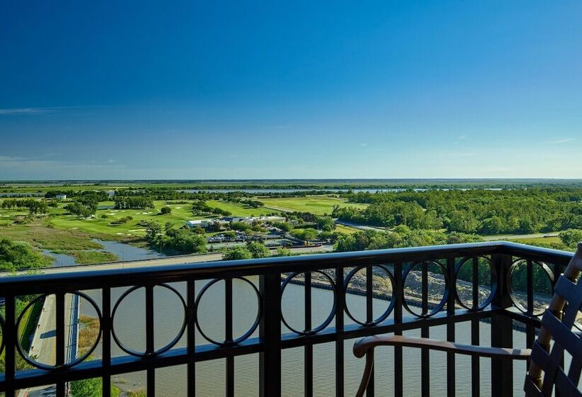 חדר סטנדרט עם מיטה זוגית ונוף למגרש גולף, The Westin Savannah Harbor Golf Resort & Spa