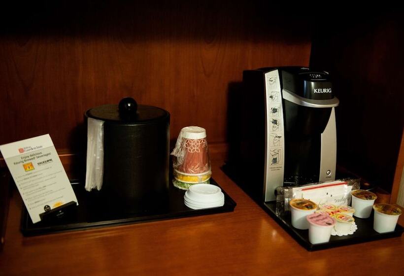 Номер Стандарт 2 Двуспальные Кровати, Hilton Garden Inn Rockaway