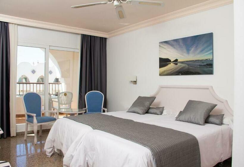 Номер Superior Вид на Бассейн, Mac Puerto Marina Benalmádena