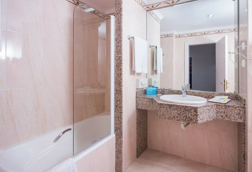 Номер Стандарт, Mac Puerto Marina Benalmádena