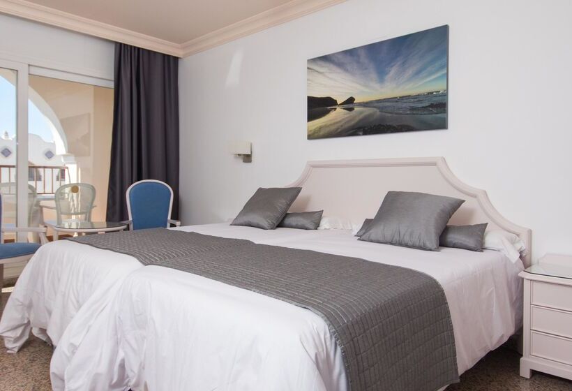 Номер Стандарт, Mac Puerto Marina Benalmádena