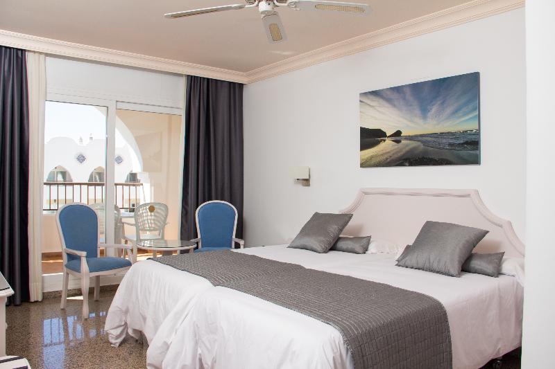 Номер Стандарт, Mac Puerto Marina Benalmádena