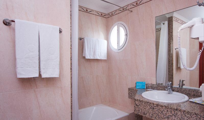 Номер Стандарт, Mac Puerto Marina Benalmádena
