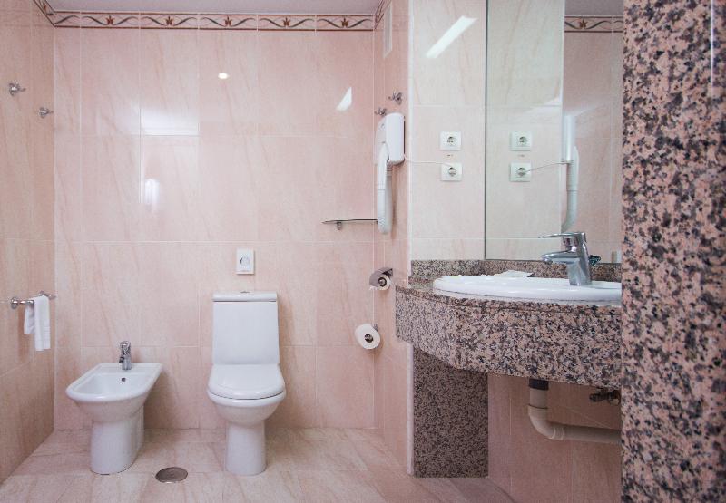 Номер Стандарт, Mac Puerto Marina Benalmádena