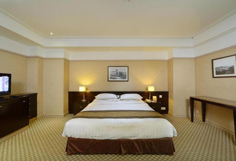 اتاق لوکس با تخت بزرگ, Pacific Regency Hotel Suites