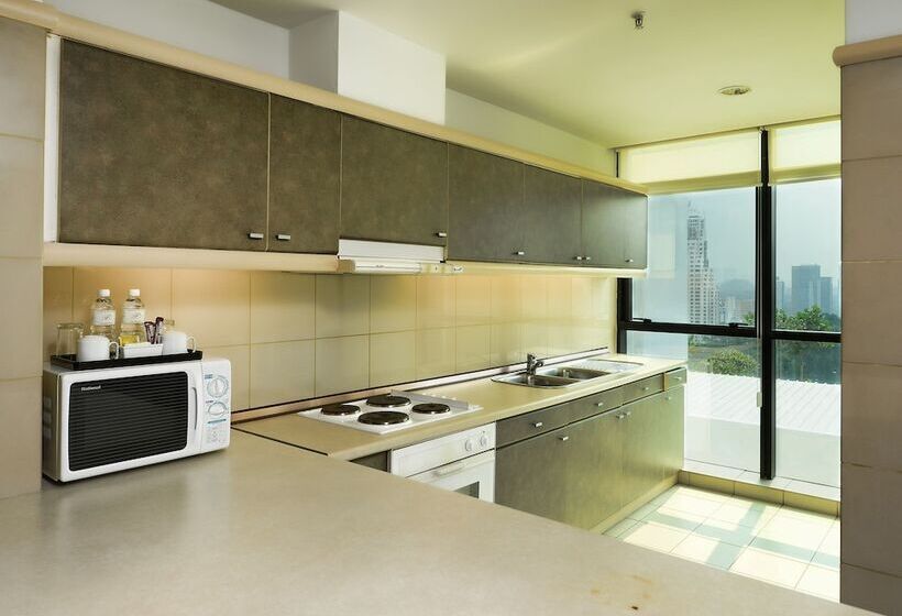 سوییت اجرایی, Pacific Regency Hotel Suites