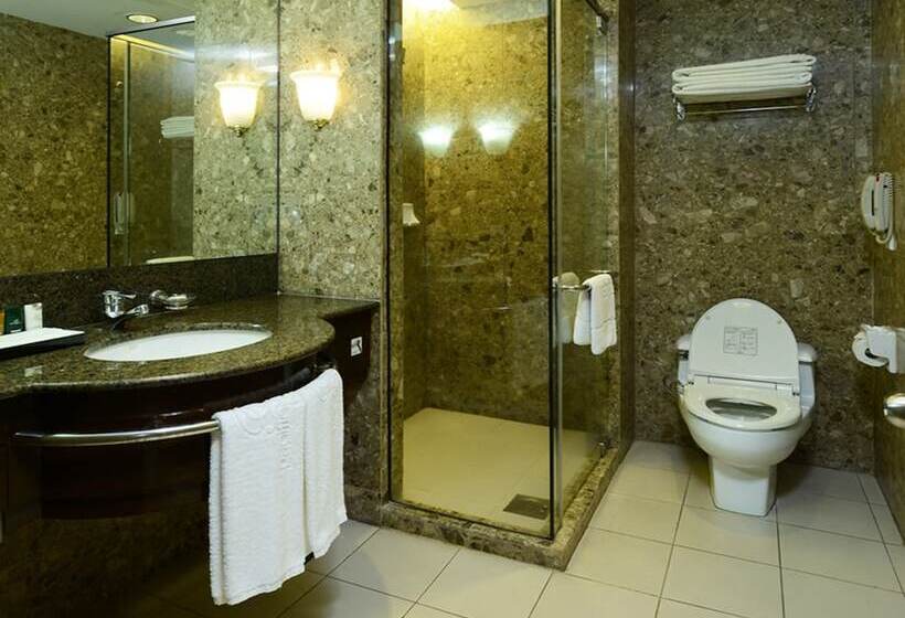 سوییت, Pacific Regency Hotel Suites