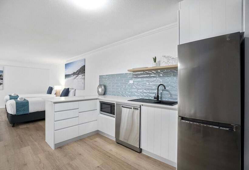 Семейный Номер, Sovereign On The Gold Coast