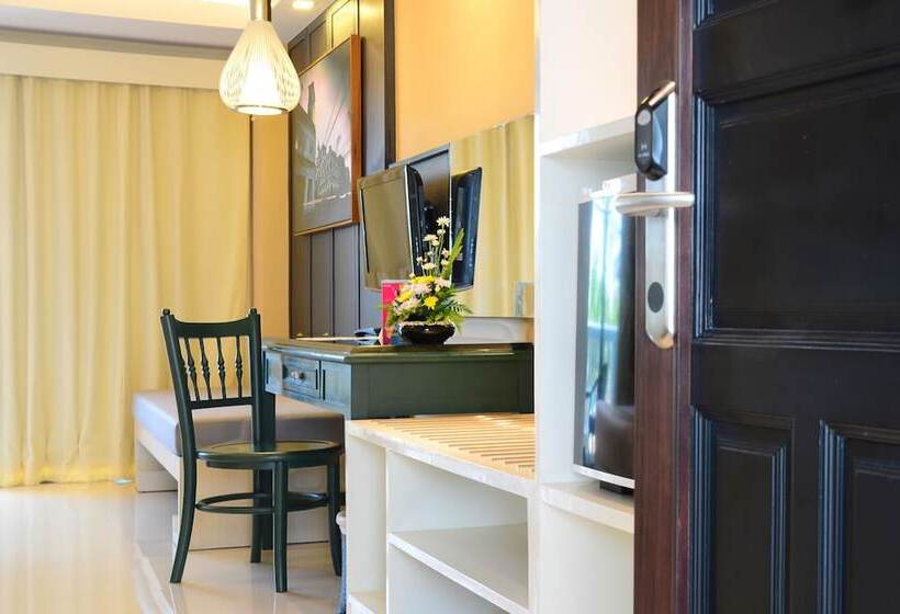 발코니 디럭스 룸, The Old Phuket   Karon Beach Resort   Sha Plus