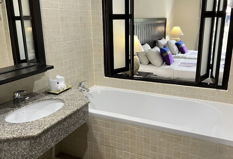 带泳池观景的豪华房, Kata Poolside Resort Sha Extra Plus