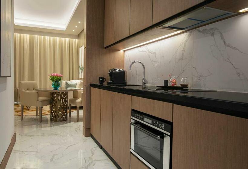 带大床的标准间, Al Jaddaf Rotana Suite