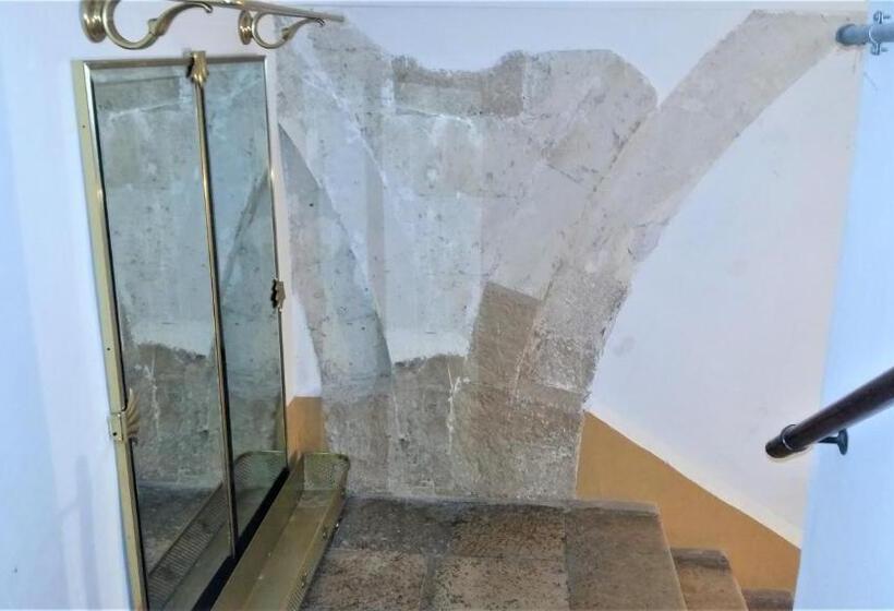 سوئیت 2 خوابه, I Templari B&b