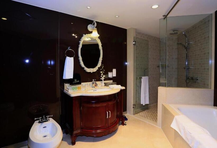 سوییت لوکس, Beijing Continental Grand