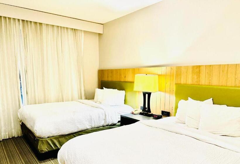 Familie Suite, Radiant Inn And Suites