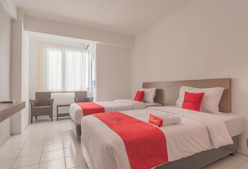 Номер Deluxe, Reddoorz Apartment @ Emerald Towers Bandung