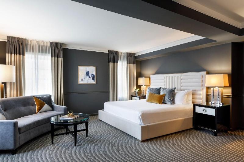 キングサイズベッドのデラックスルーム, Ambassador Hotel Tulsa, Autograph Collection