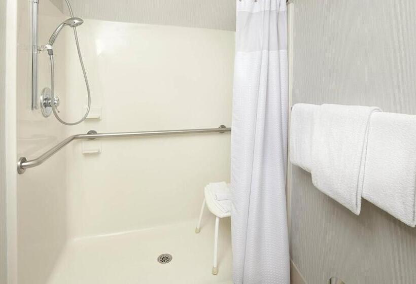 Стандартный Номер Кровать Кинг, Courtyard Newark Granville