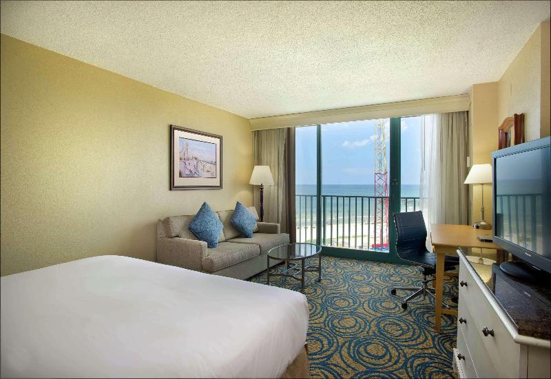 חדר סטנדרט נוף לבריכה, Hilton Daytona Beach Oceanfront Resort