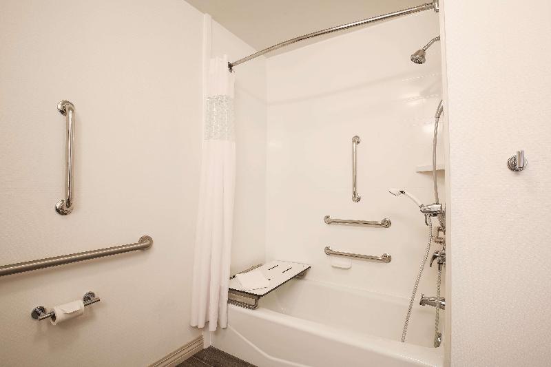 带大床的标准间, Hampton Inn And Suites Camarillo