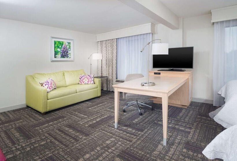 스탠다드 스튜디오, Hampton Inn & Suites Wilson I 95