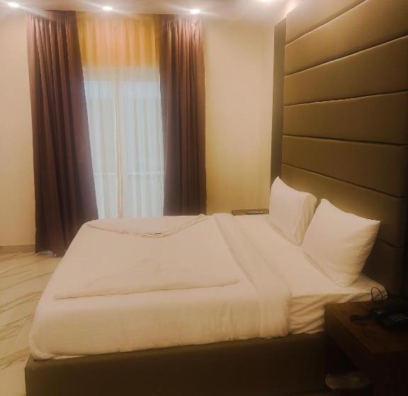 اتاق کلاسیک سه تخته, Pk Boutique