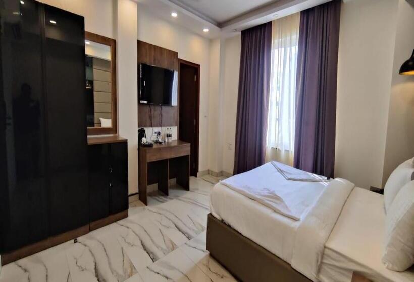اتاق کلاسیک سه تخته, Pk Boutique