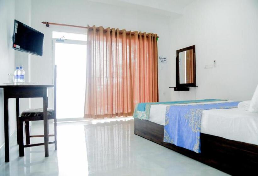 اتاق لوکس, Araliya Lagoon Park Resort