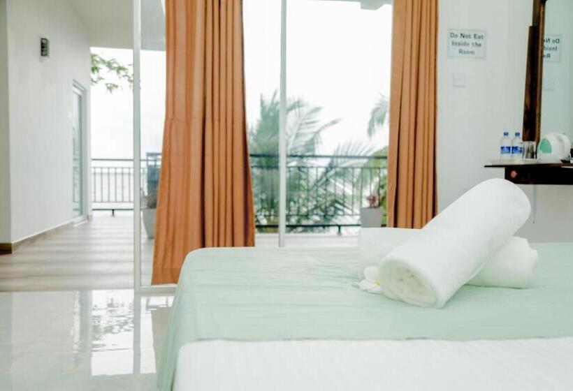 اتاق لوکس با تخت بزرگ, Araliya Lagoon Park Resort