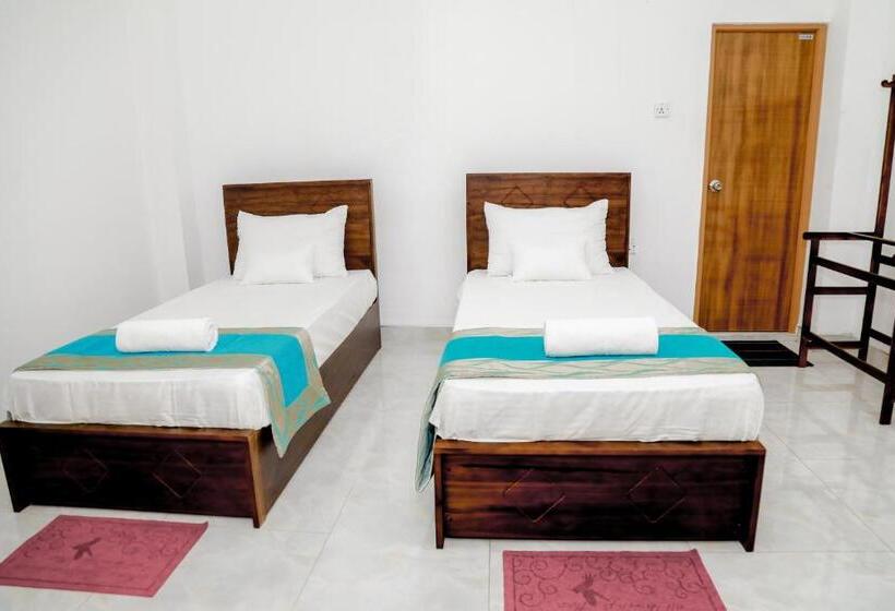 اتاق لوکس با بالکن, Araliya Lagoon Park Resort