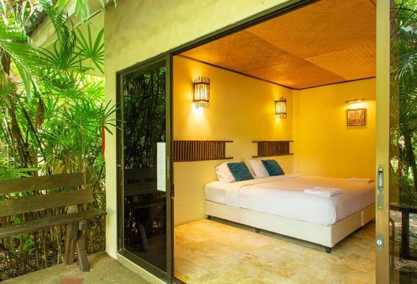Номер Стандарт Вид на Парк, The Hub Erawan Resort